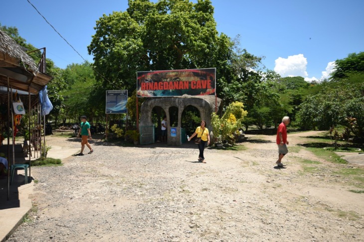hinagdanan cave entrance